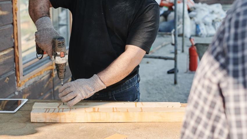 Laneway Education｜トレード（大工・ガラス施工）とITに強いメルボルンの私立専門学校