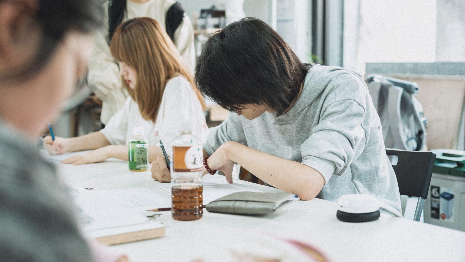 語学学校で英語力を伸ばす留学生